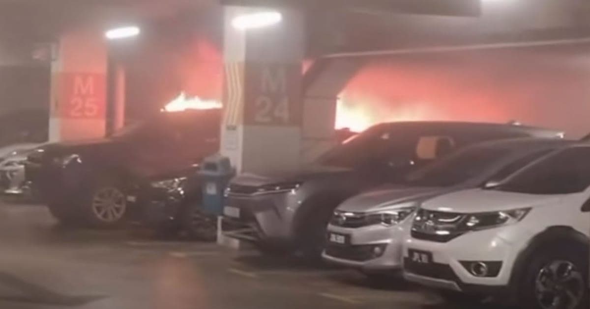 Kenderaan 4×4 Disyaki Punca Kebakaran Di Parkir Pusat Beli-Belah, 11 Kereta Terjejas