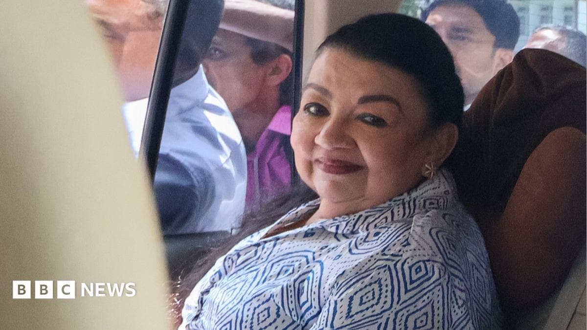 Bekas Wanita Pertama Sri Lanka Ditahan, Didakwa Songlap Dana Hospital Kanak-Kanak