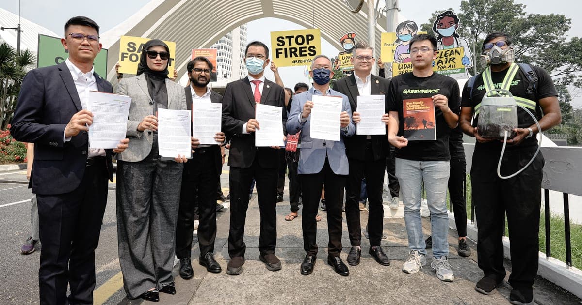 Hentikan ‘Acara Tahunan’: Greenpeace & Ahli Parlimen Gesa Tindakan Tegas Firma Malaysia Punca Jerebu
