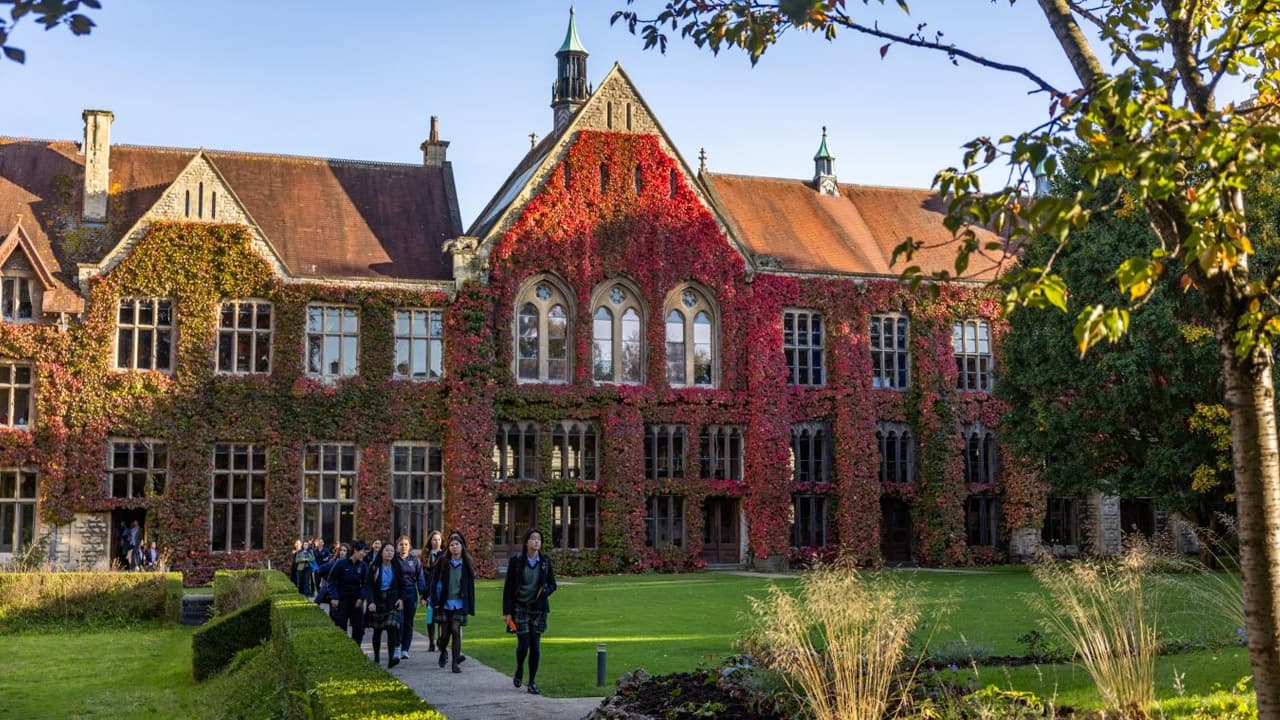 Harumkan Nama Malaysia, Kolej Berprestij UK Abadikan Nama Raja Zarith Sofiah Pada Bangunan Baharu