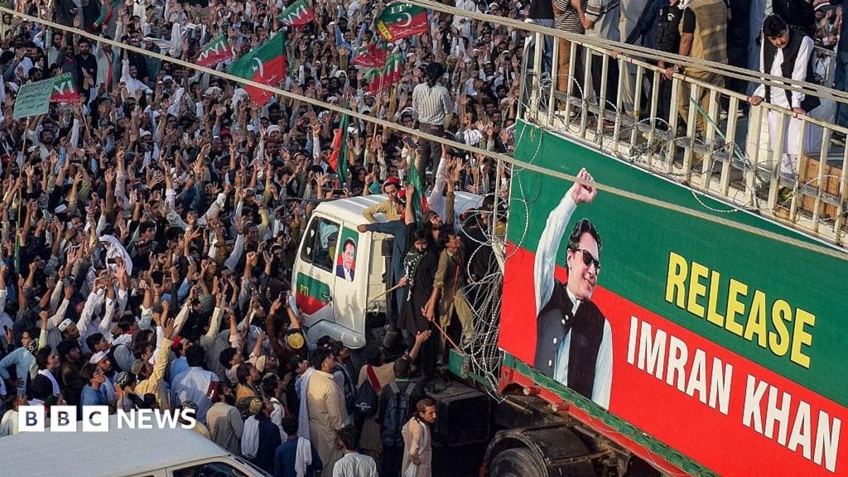 Ribuan Penyokong Berarak Menuju Islamabad, Tuntut Pembebasan Imran Khan Susulan Kesihatan Merosot